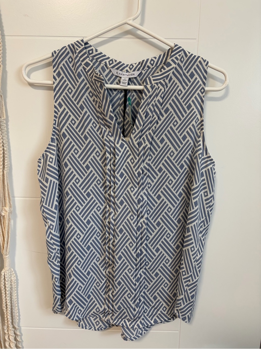 *NWT* 🏷️ 41 Hawthorn Light Blue and White Geometric Sleeveless Blouse